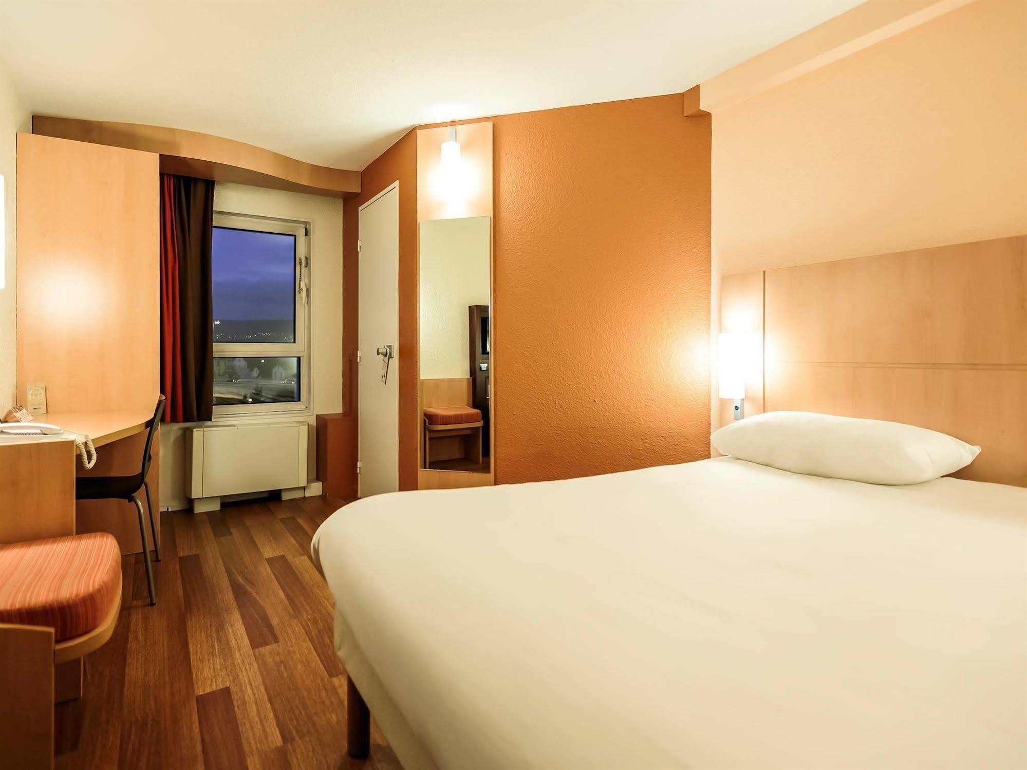 Ibis Clermont Ferrand Sud Herbet Exterior photo